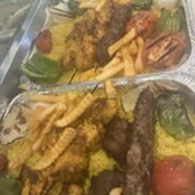 Skewers mixed grill (mshakkal).